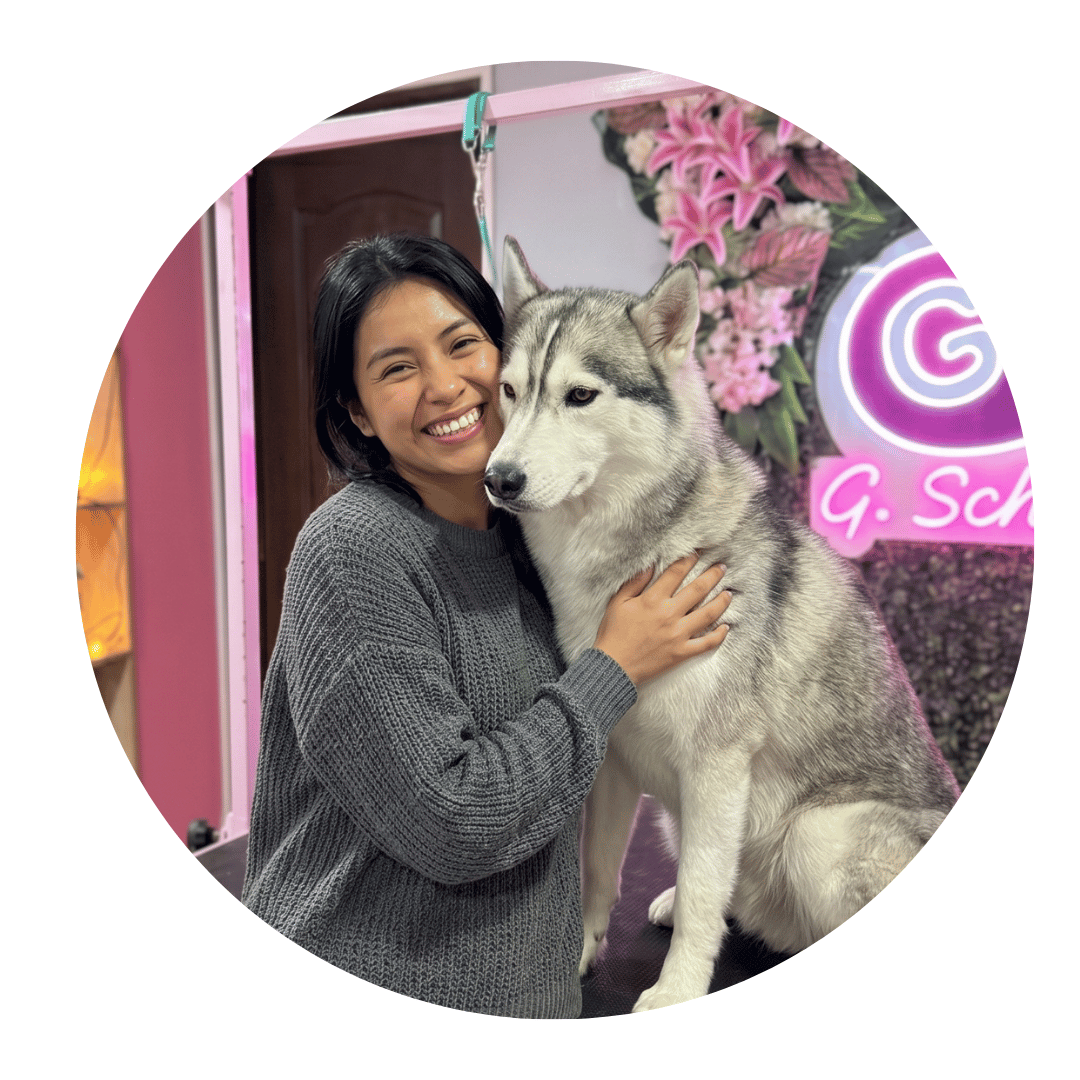 Personas disfrutando del mejor servicio prepagado para mascotas en Bogotá
